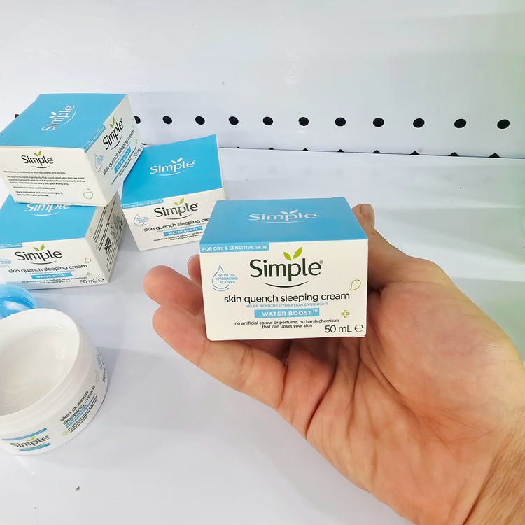 کرم مرطوب کننده و آبرسان شب مدل Water Boost حجم 50میل سیمپل